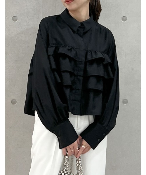 Re:EDIT（リエディ）の「[新色追加][2023A/W COLLECTION]ティアードフリルボリュームスリーブクロップドシャツ（シャツ/ブラウス・レディース・ブラック/ホワイト/ベージュ・MEDIUM/LARGE）」の3枚目の写真