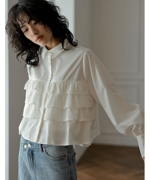 Re:EDIT（リエディ）の「[新色追加][2023A/W COLLECTION]ティアードフリルボリュームスリーブクロップドシャツ（シャツ/ブラウス・レディース・ブラック/ホワイト/ベージュ・MEDIUM/LARGE）」の13枚目の写真