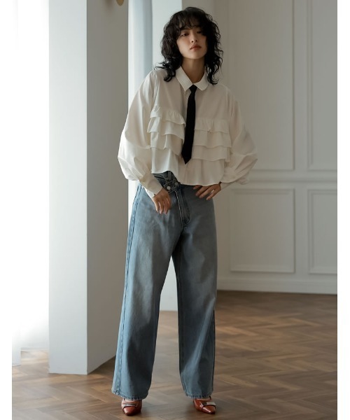 Re:EDIT（リエディ）の「[新色追加][2023A/W COLLECTION]ティアードフリルボリュームスリーブクロップドシャツ（シャツ/ブラウス・レディース・ブラック/ホワイト/ベージュ・MEDIUM/LARGE）」の11枚目の写真