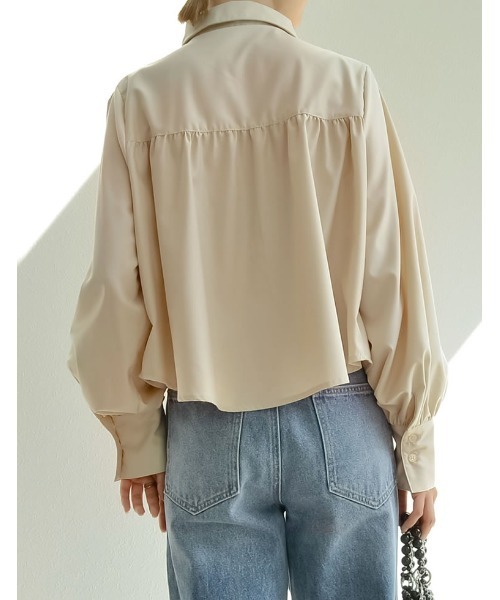 Re:EDIT（リエディ）の「[新色追加][2023A/W COLLECTION]ティアードフリルボリュームスリーブクロップドシャツ（シャツ/ブラウス・レディース・ブラック/ホワイト/ベージュ・MEDIUM/LARGE）」の22枚目の写真