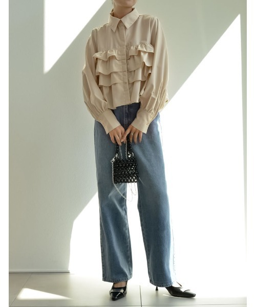 Re:EDIT（リエディ）の「[新色追加][2023A/W COLLECTION]ティアードフリルボリュームスリーブクロップドシャツ（シャツ/ブラウス・レディース・ブラック/ホワイト/ベージュ・MEDIUM/LARGE）」の20枚目の写真