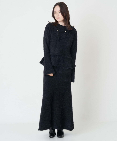 A de a.v.v（アードアー・ヴェ・ヴェ）の「ペプラムフレアスリーブフェザーニット（ニット/セーター・レディース・ブラック/アイボリー・38/36）」の8枚目の写真