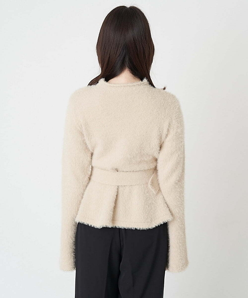 A de a.v.v（アードアー・ヴェ・ヴェ）の「ペプラムフレアスリーブフェザーニット（ニット/セーター・レディース・ブラック/アイボリー・38/36）」の18枚目の写真