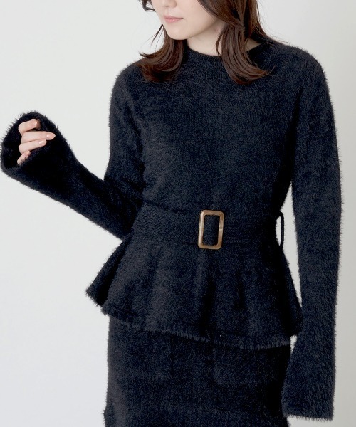 A de a.v.v（アードアー・ヴェ・ヴェ）の「ペプラムフレアスリーブフェザーニット（ニット/セーター・レディース・ブラック/アイボリー・38/36）」の2枚目の写真