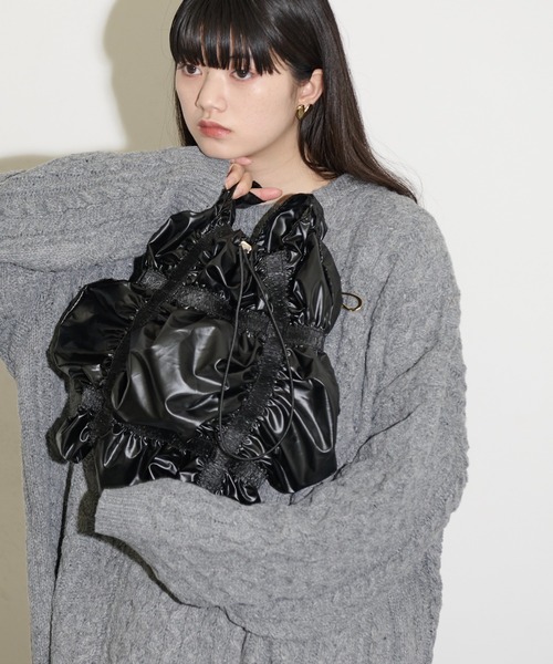 THE YOn（ザヨン）の「メタリックシャーリングバッグ（ショルダーバッグ・レディース・ブラック/アイボリー/シルバー・FREE）」の16枚目の写真