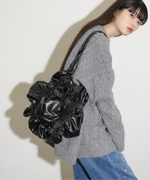 THE YOn（ザヨン）の「メタリックシャーリングバッグ（ショルダーバッグ・レディース・ブラック/アイボリー/シルバー・FREE）」の12枚目の写真