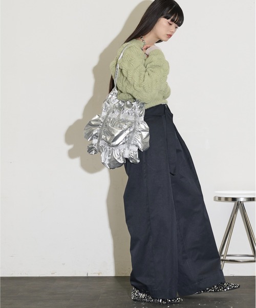 THE YOn（ザヨン）の「メタリックシャーリングバッグ（ショルダーバッグ・レディース・ブラック/アイボリー/シルバー・FREE）」の9枚目の写真