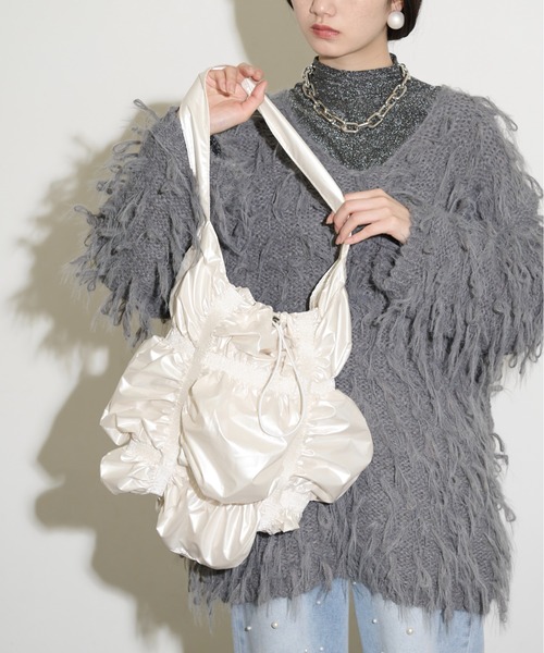 THE YOn（ザヨン）の「メタリックシャーリングバッグ（ショルダーバッグ・レディース・ブラック/アイボリー/シルバー・FREE）」の19枚目の写真