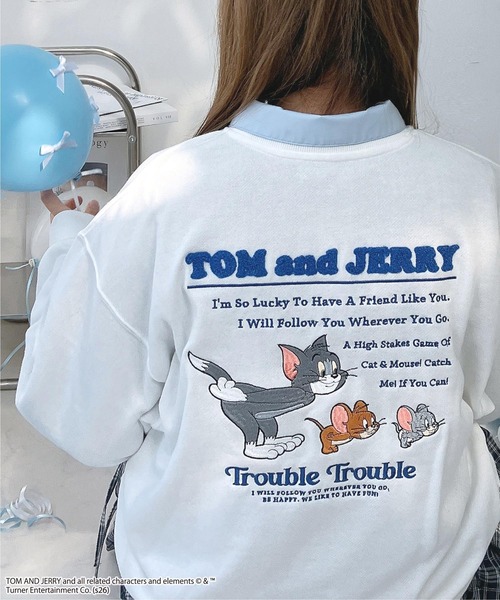 AS KNOW AS plus(アズノゥアズプラス)の「☆アクリルキーホルダー付き トムとジェリー スウェットプルオーバー 【TOM and JERRY/トムとジェリー】(スウェット・レディース・オフホワイト/スミクロ/ダークグリーン/オートミール/アイボリー系/ブラック系/ベージュ系/ダークグリーン系/ダークグリーン系1/イエロー系1/ブラック系1/ベージュ系1/ネイビー系2/ベージュ系2/ダークグリーン系2/ブラック系2/ベージュ系3/アイボリー系3/パープル系3/ブラック系3/ネイビー系4/ブラック系4/ダークグリーン系4/ベージュ系4/ダークグリーン系5/ブラック系5/ホワイト系5/ベージュ系5・FREE)」の3枚目の写真