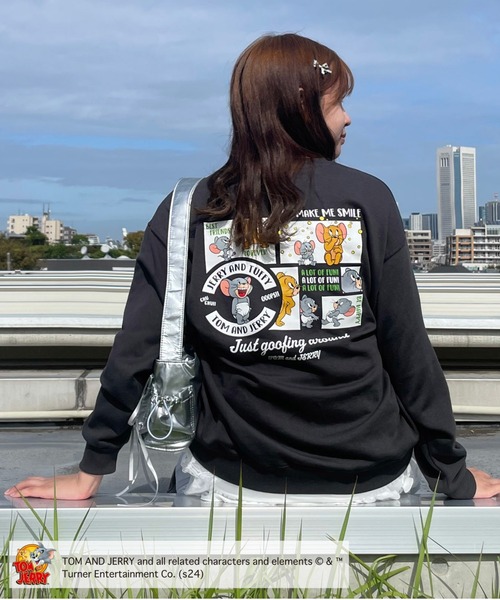 AS KNOW AS plus(アズノゥアズプラス)の「☆アクリルキーホルダー付き トムとジェリー スウェットプルオーバー 【TOM and JERRY/トムとジェリー】(スウェット・レディース・オフホワイト/スミクロ/ダークグリーン/オートミール/アイボリー系/ブラック系/ベージュ系/ダークグリーン系/ダークグリーン系1/イエロー系1/ブラック系1/ベージュ系1/ネイビー系2/ベージュ系2/ダークグリーン系2/ブラック系2/ベージュ系3/アイボリー系3/パープル系3/ブラック系3/ネイビー系4/ブラック系4/ダークグリーン系4/ベージュ系4/ダークグリーン系5/ブラック系5/ホワイト系5/ベージュ系5・FREE)」の6枚目の写真