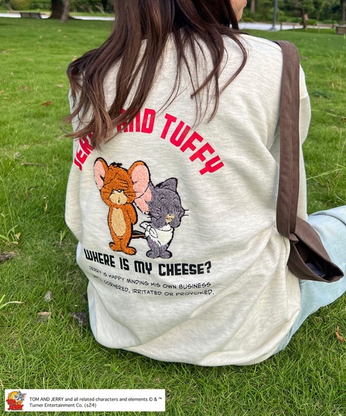 AS KNOW AS plus(アズノゥアズプラス)の「☆アクリルキーホルダー付き トムとジェリー スウェットプルオーバー 【TOM and JERRY/トムとジェリー】(スウェット・レディース・オフホワイト/スミクロ/ダークグリーン/オートミール/アイボリー系/ブラック系/ベージュ系/ダークグリーン系/ダークグリーン系1/イエロー系1/ブラック系1/ベージュ系1/ネイビー系2/ベージュ系2/ダークグリーン系2/ブラック系2/ベージュ系3/アイボリー系3/パープル系3/ブラック系3/ネイビー系4/ブラック系4/ダークグリーン系4/ベージュ系4/ダークグリーン系5/ブラック系5/ホワイト系5/ベージュ系5・FREE)」の12枚目の写真