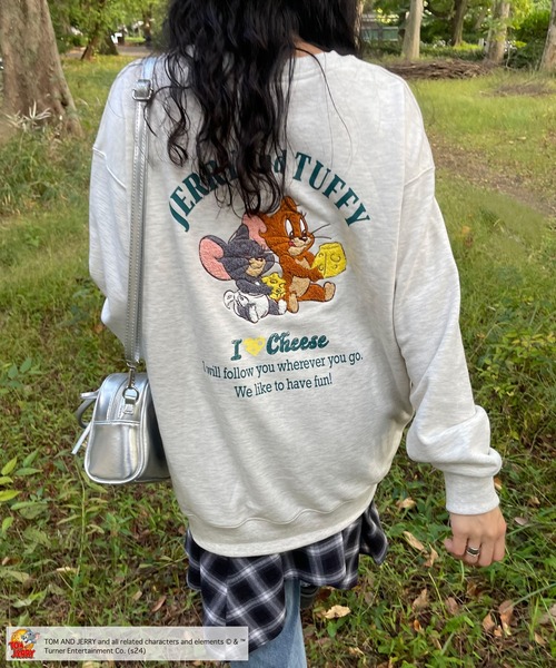 AS KNOW AS plus(アズノゥアズプラス)の「☆アクリルキーホルダー付き トムとジェリー スウェットプルオーバー 【TOM and JERRY/トムとジェリー】(スウェット・レディース・オフホワイト/スミクロ/ダークグリーン/オートミール/アイボリー系/ブラック系/ベージュ系/ダークグリーン系/ダークグリーン系1/イエロー系1/ブラック系1/ベージュ系1/ネイビー系2/ベージュ系2/ダークグリーン系2/ブラック系2/ベージュ系3/アイボリー系3/パープル系3/ブラック系3/ネイビー系4/ブラック系4/ダークグリーン系4/ベージュ系4/ダークグリーン系5/ブラック系5/ホワイト系5/ベージュ系5・FREE)」の14枚目の写真