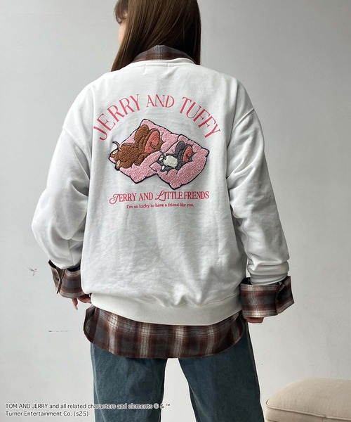 AS KNOW AS plus(アズノゥアズプラス)の「☆アクリルキーホルダー付き トムとジェリー スウェットプルオーバー 【TOM and JERRY/トムとジェリー】(スウェット・レディース・オフホワイト/スミクロ/ダークグリーン/オートミール/アイボリー系/ブラック系/ベージュ系/ダークグリーン系/ダークグリーン系1/イエロー系1/ブラック系1/ベージュ系1/ネイビー系2/ベージュ系2/ダークグリーン系2/ブラック系2/ベージュ系3/アイボリー系3/パープル系3/ブラック系3/ネイビー系4/ブラック系4/ダークグリーン系4/ベージュ系4/ダークグリーン系5/ブラック系5/ホワイト系5/ベージュ系5・FREE)」の18枚目の写真