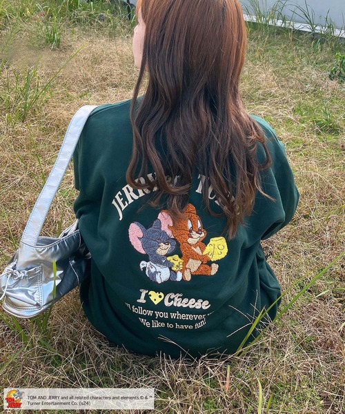 AS KNOW AS plus(アズノゥアズプラス)の「☆アクリルキーホルダー付き トムとジェリー スウェットプルオーバー 【TOM and JERRY/トムとジェリー】(スウェット・レディース・オフホワイト/スミクロ/ダークグリーン/オートミール/アイボリー系/ブラック系/ベージュ系/ダークグリーン系/ダークグリーン系1/イエロー系1/ブラック系1/ベージュ系1/ネイビー系2/ベージュ系2/ダークグリーン系2/ブラック系2/ベージュ系3/アイボリー系3/パープル系3/ブラック系3/ネイビー系4/ブラック系4/ダークグリーン系4/ベージュ系4/ダークグリーン系5/ブラック系5/ホワイト系5/ベージュ系5・FREE)」の22枚目の写真