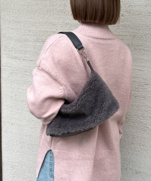 Olu.(オルドット)の「コンパクトボアハンドバッグ(ハンドバッグ・レディース・アッシュグレー/ブラック/ブラウン系その他・FREE)」の6枚目の写真