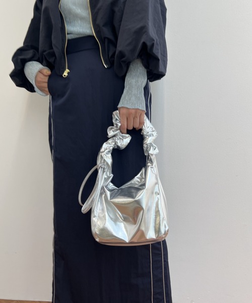 y/m（イム）の「シルバードローコードショルダーBAG（ショルダーバッグ・レディース・シルバー・FREE）」の8枚目の写真
