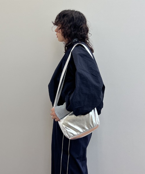 y/m（イム）の「シルバードローコードショルダーBAG（ショルダーバッグ・レディース・シルバー・FREE）」の11枚目の写真
