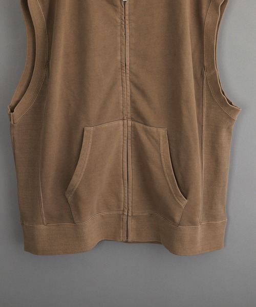 VIBGYOR（ヴィブジョー）の「ピグメント加工 裏毛スウェット ビッグシルエット ZIP ベスト（ベスト・メンズ・ダークブルー/ベージュ/ブラック・LARGE/MEDIUM）」の18枚目の写真