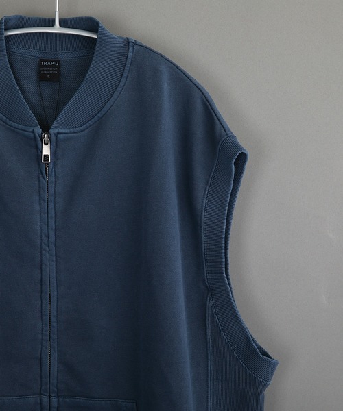 VIBGYOR（ヴィブジョー）の「ピグメント加工 裏毛スウェット ビッグシルエット ZIP ベスト（ベスト・メンズ・ダークブルー/ベージュ/ブラック・LARGE/MEDIUM）」の9枚目の写真