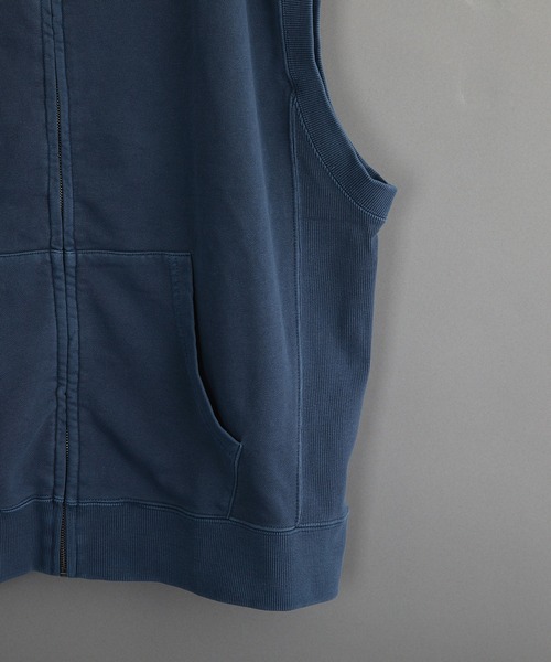 VIBGYOR（ヴィブジョー）の「ピグメント加工 裏毛スウェット ビッグシルエット ZIP ベスト（ベスト・メンズ・ダークブルー/ベージュ/ブラック・LARGE/MEDIUM）」の10枚目の写真