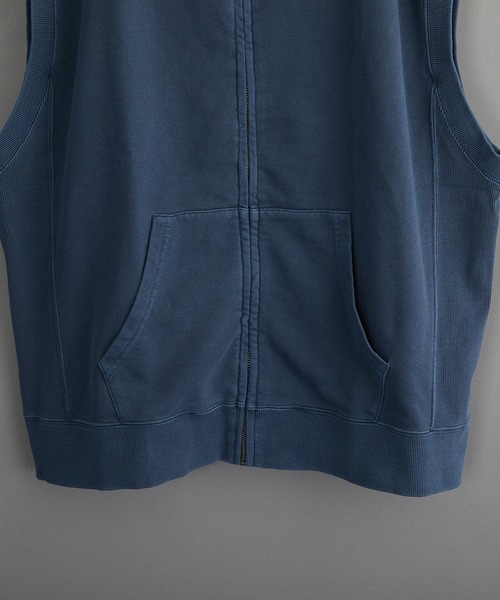 VIBGYOR（ヴィブジョー）の「ピグメント加工 裏毛スウェット ビッグシルエット ZIP ベスト（ベスト・メンズ・ダークブルー/ベージュ/ブラック・LARGE/MEDIUM）」の11枚目の写真