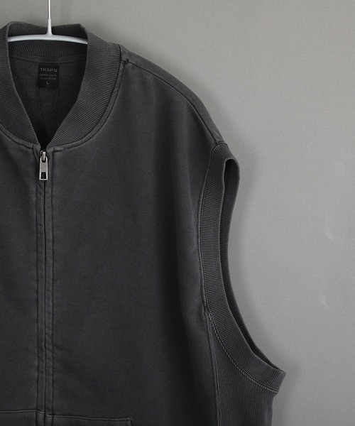 VIBGYOR（ヴィブジョー）の「ピグメント加工 裏毛スウェット ビッグシルエット ZIP ベスト（ベスト・メンズ・ダークブルー/ベージュ/ブラック・LARGE/MEDIUM）」の4枚目の写真