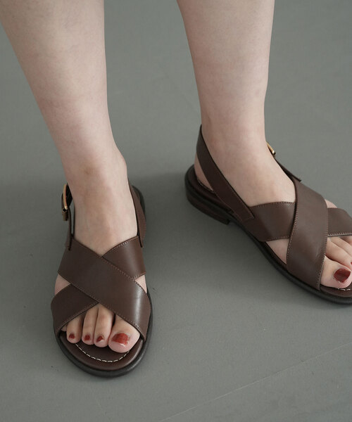SLOBE IENA(スローブイエナ)の「SLOBE クロスバンドサンダル(サンダル・レディース・ブラック/ブラウン・23cm/23.5cm/24cm/24.5cm)」の2枚目の写真