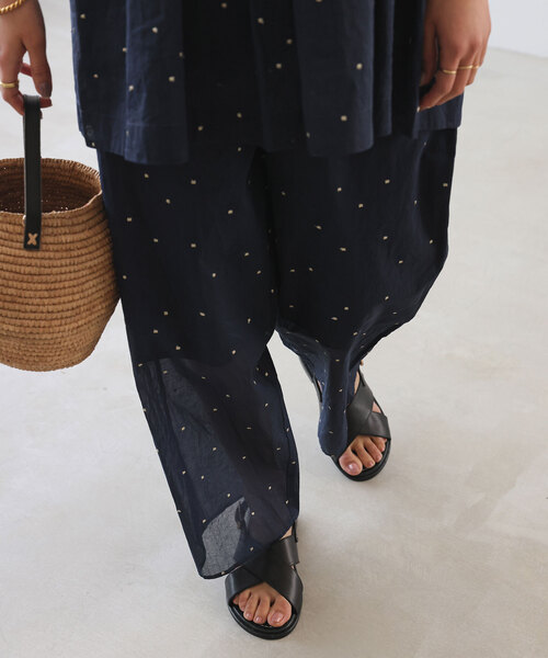 SLOBE IENA(スローブイエナ)の「SLOBE クロスバンドサンダル(サンダル・レディース・ブラック/ブラウン・23cm/23.5cm/24cm/24.5cm)」の4枚目の写真