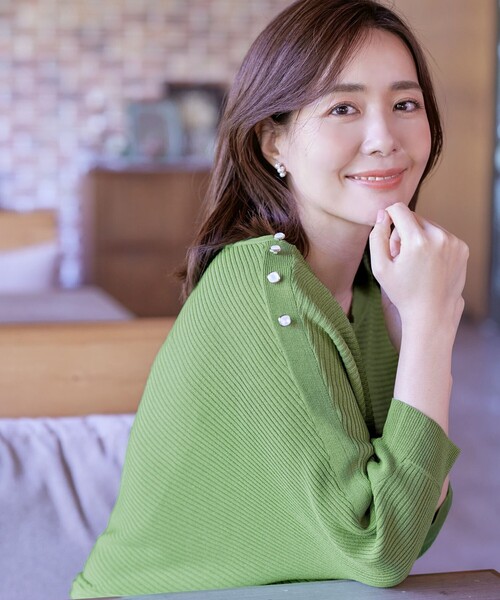 【洗える】肩ボタンドルマンニットトップス（ニット/セーター）｜Tiaclasse（ティアクラッセ）