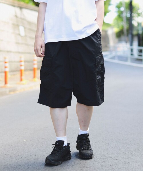 B:MING by BEAMS（ビーミングバイビームス）の「B:MING by BEAMS / ナイロン 6ポケット ショーツ（カーゴパンツ・メンズ・オリーブ/ブラック・X-LARGE/MEDIUM/SMALL/LARGE）」の4枚目の写真