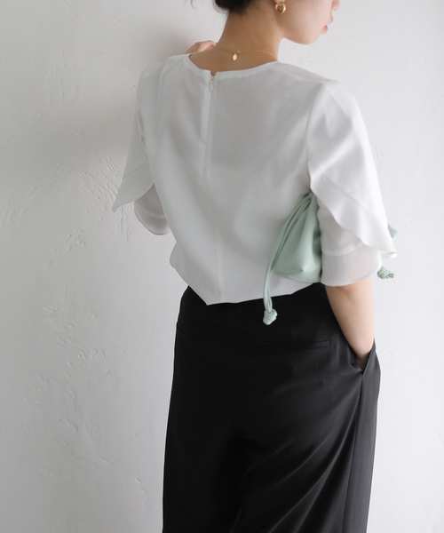 La TOTALITE（ラトータリテ）の「フリルスリーブブラウス（シャツ/ブラウス・レディース・ホワイト/ベージュ/ブラック・FREE）」の15枚目の写真