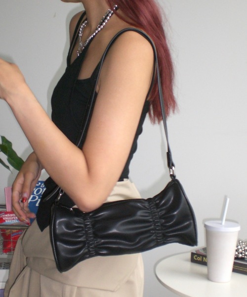 SHAGGIE（シャギー）の「ギャザーワンハンドルバッグ（ハンドバッグ・レディース・ブラック/ホワイト・FREE）」の2枚目の写真