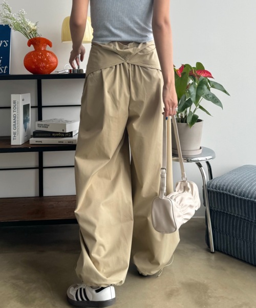 SHAGGIE（シャギー）の「ギャザーワンハンドルバッグ（ハンドバッグ・レディース・ブラック/ホワイト・FREE）」の5枚目の写真