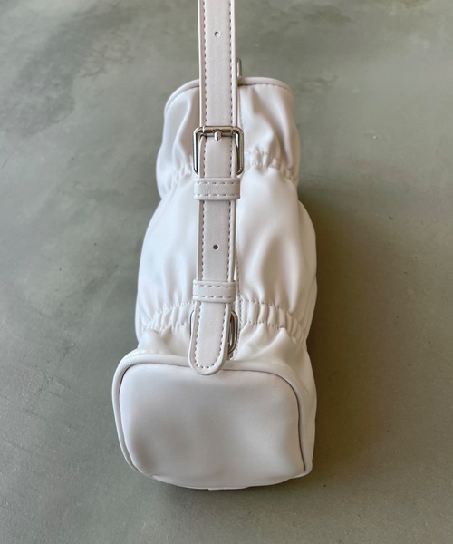 SHAGGIE（シャギー）の「ギャザーワンハンドルバッグ（ハンドバッグ・レディース・ブラック/ホワイト・FREE）」の15枚目の写真