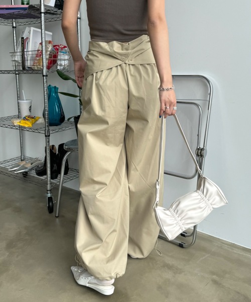 SHAGGIE（シャギー）の「ギャザーワンハンドルバッグ（ハンドバッグ・レディース・ブラック/ホワイト・FREE）」の8枚目の写真