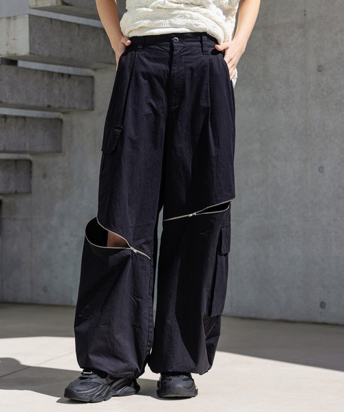 Anui（アニュイ）の「【UNISEX/2サイズ展開】アシメZIPパラシュートパンツ（カーゴパンツ・レディース・グレー/ブラック・MEDIUM/SMALL）」の2枚目の写真