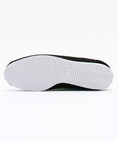 NIKE（ナイキ）の「ＮＩＫＥ　ナイキ　７４９５８８　クラシックコルテッツ（スニーカー・メンズ・ブラック/ホワイト・28cm/26cm/27cm）」の4枚目の写真