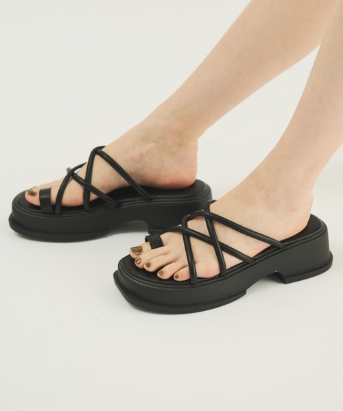 MERLOT(メルロー)の「コードストラップヒールサンダル(サンダル・レディース・ブラック/イエロー・SMALL/MEDIUM/LARGE)」の1枚目の写真