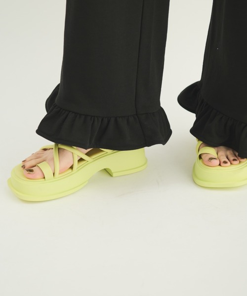 MERLOT(メルロー)の「コードストラップヒールサンダル(サンダル・レディース・ブラック/イエロー・SMALL/MEDIUM/LARGE)」の9枚目の写真