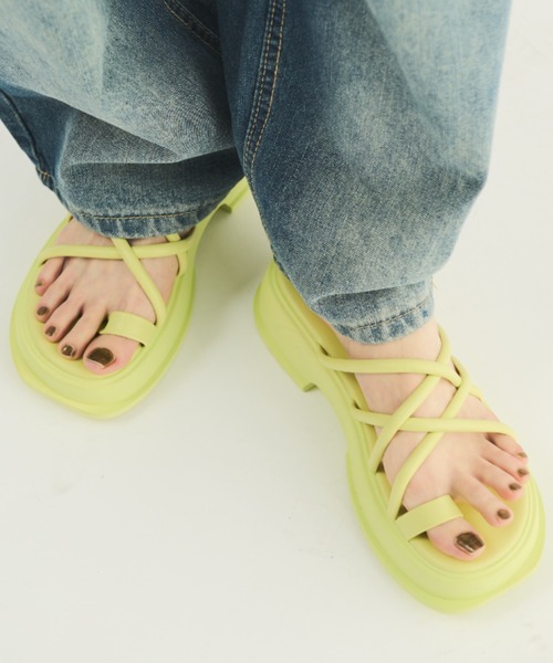 MERLOT(メルロー)の「コードストラップヒールサンダル(サンダル・レディース・ブラック/イエロー・SMALL/MEDIUM/LARGE)」の11枚目の写真