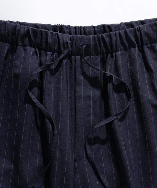 marka(マーカ)の「COCOON WIDE EASY PANTS(スラックス・メンズ・ブラック/ネイビー・1/2)」の4枚目の写真