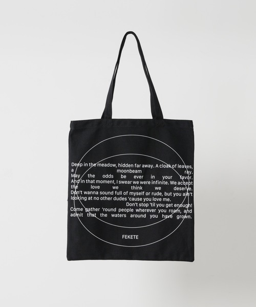 ブラック ロゴ入り バッグ FEKETE（フェケテ）の「FE LOGO GRAPHIC TOTE BAG / FEロゴ