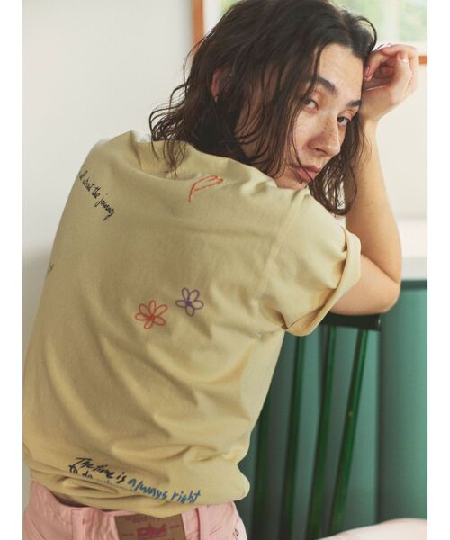 Ungrid(アングリッド)の「ミックスロゴデザインTee(Tシャツ/カットソー・レディース・イエロー/オフホワイト/チャコールグレー・FREE)」の3枚目の写真