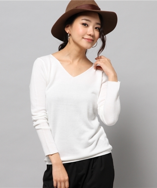 AZUL by moussy（アズールバイマウジー）の「ウォッシャブルソフトタッチV/NニットPO（ニット/セーター・レディース・カーキ系/オフホワイト/トップグレー/ブラック/ボルドー・LARGE/SMALL/X-LARGE/X-SMALL/MEDIUM）」の14枚目の写真