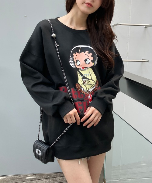 GLAMOROUS JANE(グラマラスジェーン)の「BETTY BOOPプリントプルオーバー(スウェット・レディース・ブラック/チャコールグレー/杢グレー・FREE)」の5枚目の写真