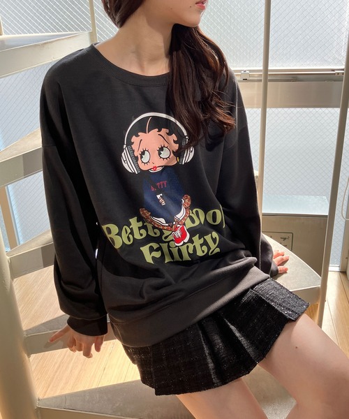 GLAMOROUS JANE(グラマラスジェーン)の「BETTY BOOPプリントプルオーバー(スウェット・レディース・ブラック/チャコールグレー/杢グレー・FREE)」の21枚目の写真