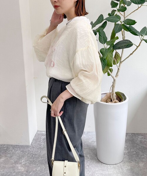 fredy emue(フレディエミュ)の「シアーボリューム2WAY ブラウス(シャツ/ブラウス・レディース・アイボリー/ブラック/ブラウン・38)」の22枚目の写真
