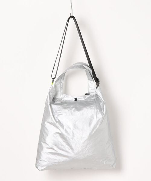 NAUGHTIAM（ノーティアム）の「【NAUGHTIAM/ノーティアム】 タイベックショルダー大（ショルダーバッグ・メンズ・ブラック/ホワイト/シルバー/ミント・FREE）」の5枚目の写真