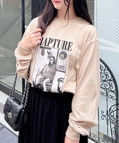 INGNI(イング)の「転写プリントロゴロングTシャツ(Tシャツ/カットソー・レディース・ベージュ系2/グレー系9/ホワイト×レッド/グレー系5・M)」の2枚目の写真