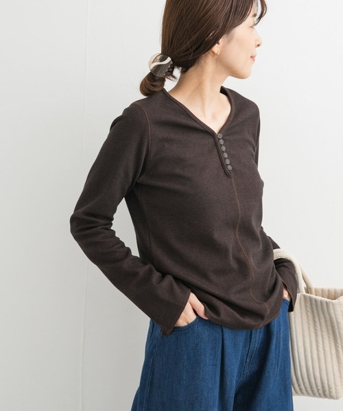 URBAN RESEARCH DOORS(アーバンリサーチドアーズ)の「ヘンリーネックプルオーバー(Tシャツ/カットソー・レディース・ブラウン系その他/ベージュ系その他・MEDIUM)」の2枚目の写真